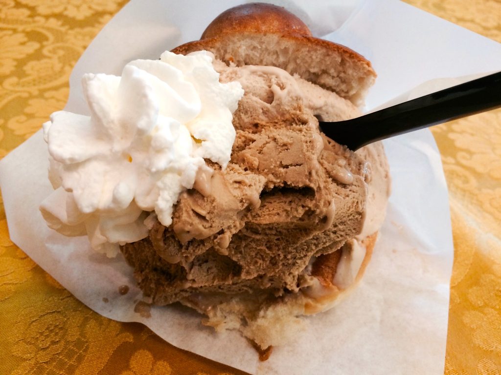 brioche con gelato.