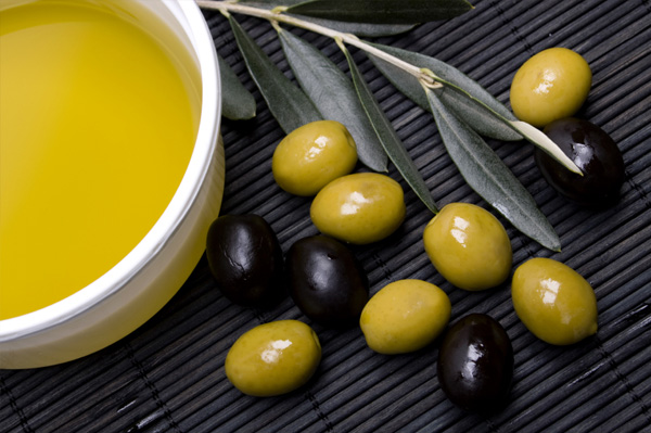 řecké olivy a olivový olej