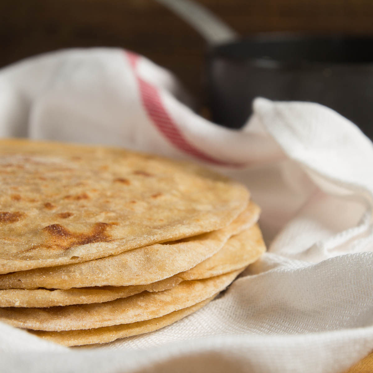 Рецепт лепешек из муки. Paratha Flatbread. Plain Paratha. Чапати милкибар. Чапати картина маслом.